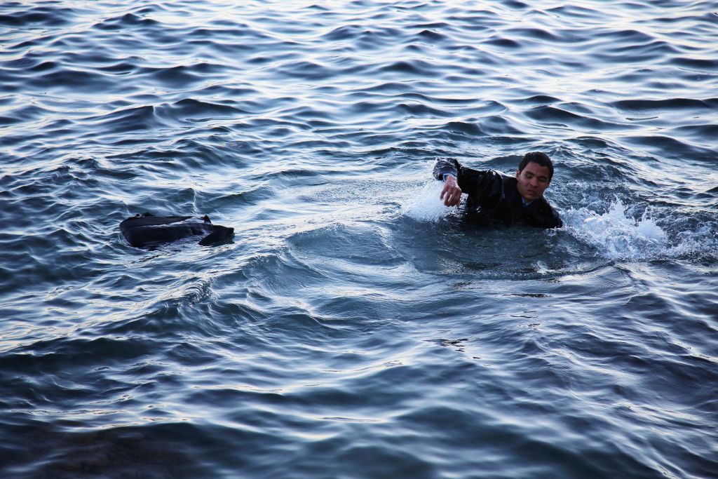 Έρευνες ανοιχτά της Κω μετά από ανατροπή βάρκας με πρόσφυγες