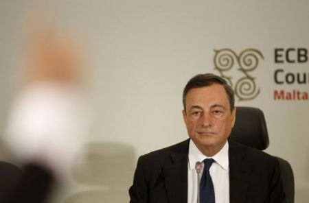 Ντράγκι: Η βιωσιμότητα του ελληνικού χρέους απαιτεί ελάφρυνσή του