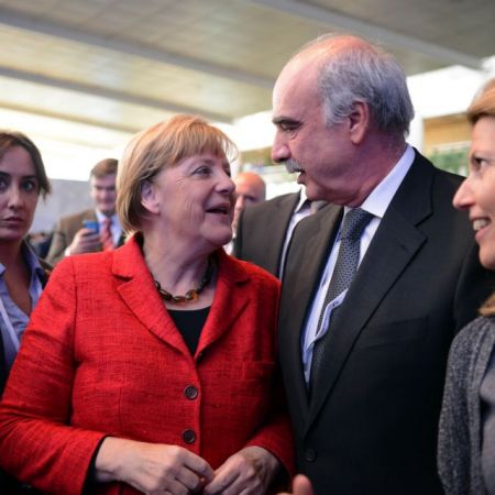 Γαλάζια δράματα με δελφίνους και βαρόνους