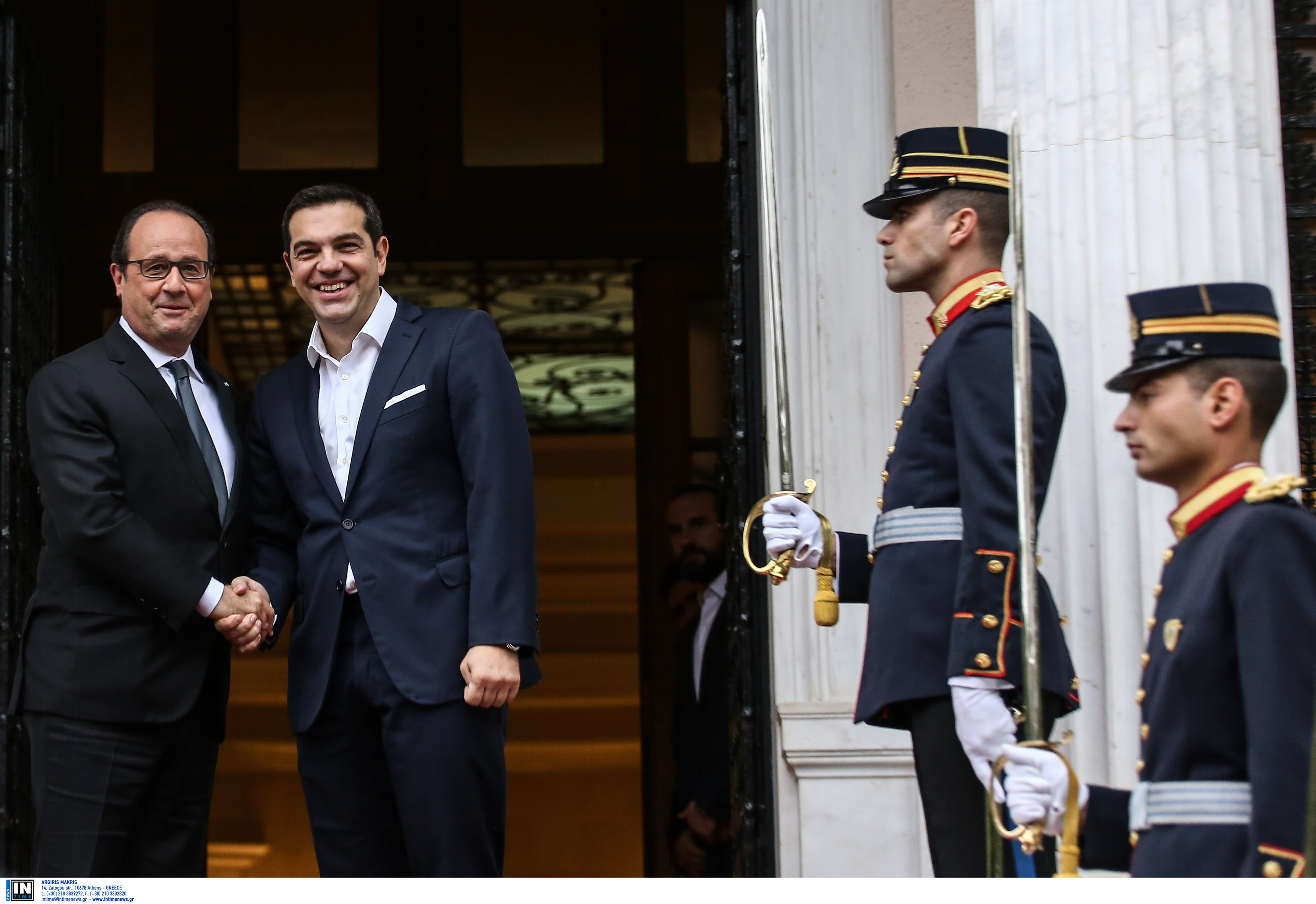 Μαξίμου: Υπεγράφη συμφωνία Ελλάδας-Γαλλίας – Ολάντ σε Τσίπρα: Πρώτα τήρηση των δεσμεύσεων μετά ελάφρυνση του χρέους