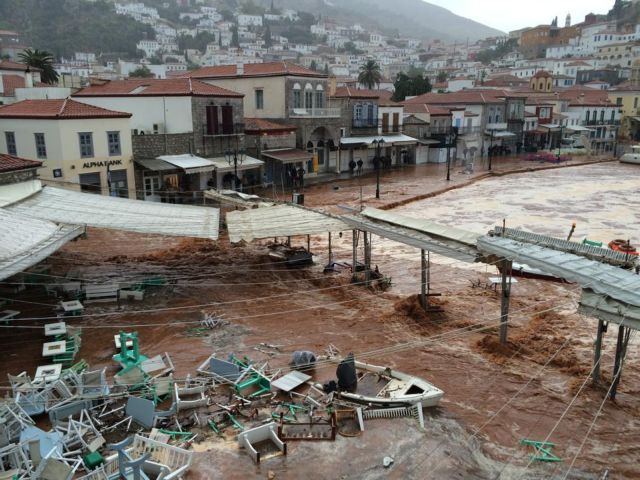 Πνίγηκε η Ύδρα από την καταρρακτώδη βροχή