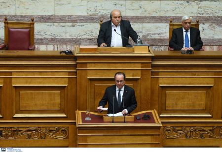 Φρανσουά Ολάντ στη Βουλή: Από εδώ να δημιουργήσουμε το κοινό μας μέλλον