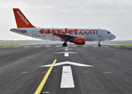Η easyJet «επιφυλάσσεται» να μεταφέρει την έδρα της λόγω Brexit