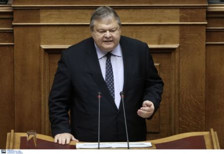 Βενιζέλος: Αδιαφανής με το νομοσχέδιο Παππά ο τρόπος απόκτησης των συχνοτήτων
