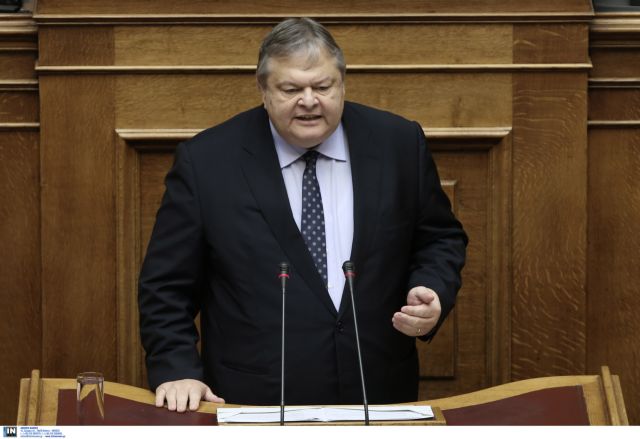 Βενιζέλος: Αδιαφανής με το νομοσχέδιο Παππά ο τρόπος απόκτησης των συχνοτήτων