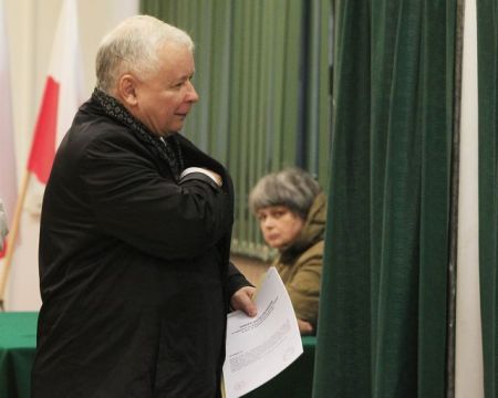 Πολωνία: Πρώτοι και με αυτοδυναμία οι ευρωσκεπτικιστές