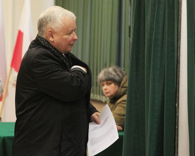 Πολωνία: Πρώτοι και με αυτοδυναμία οι ευρωσκεπτικιστές