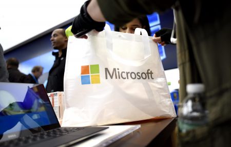 Microsoft: Δεν ματαιώνει την επένδυσή της στην Ελλάδα