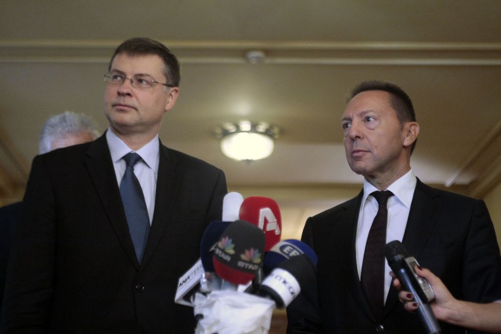 Στουρνάρας – Ντομπρόβσκις: Ως το τέλος του έτους η ανακεφαλαιοποίηση