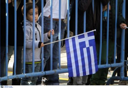 Εξηγήσεις ζητά ο Τόσκας για τα κάγκελα στην παρέλαση της Θεσσαλονίκης