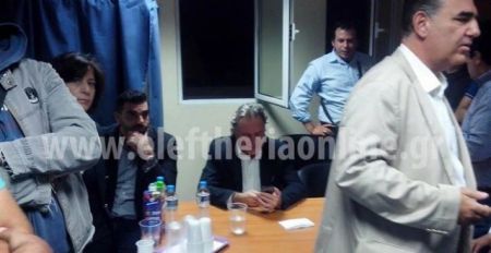 Μέλη του ΠΑΜΕ διέκοψαν ομιλία του Κατρούγκαλου στην Καλαμάτα