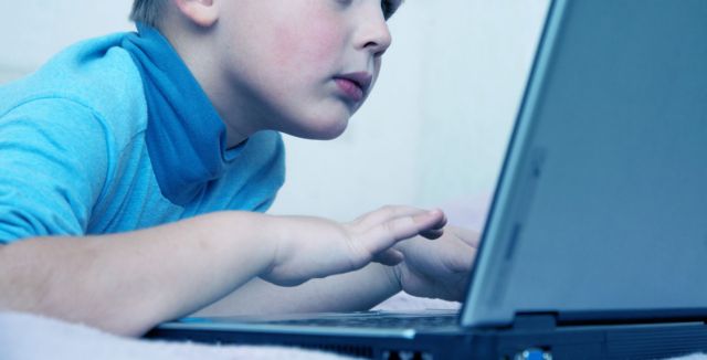 «Εκτός ελέγχου» τα παιδιά στο Διαδίκτυο