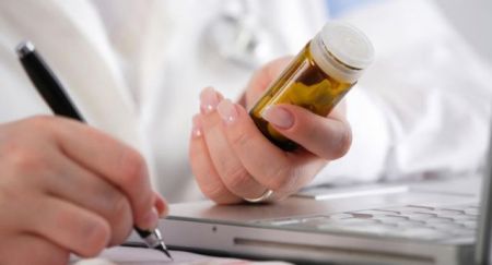 Μελετάται η κατάργηση του ενός ευρώ ανά συνταγή