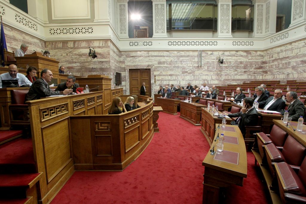 Βουλή: Εγκρίθηκε από την Επιτροπή Οικονομικών Υποθέσεων το νομοσχέδιο για την ανακεφαλαιοποίηση των Τραπεζών
