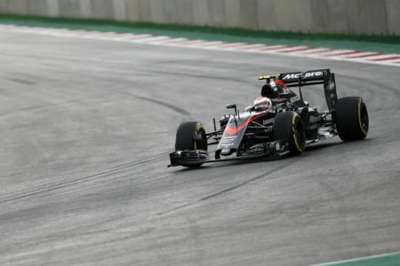 Απειλούν τη McLaren οι φτωχές επιδόσεις των μονοθεσίων της