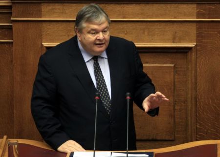 Βουλή: Ο Βενιζέλος ρωτά τον Πρωθυπουργό για την Ειδομένη