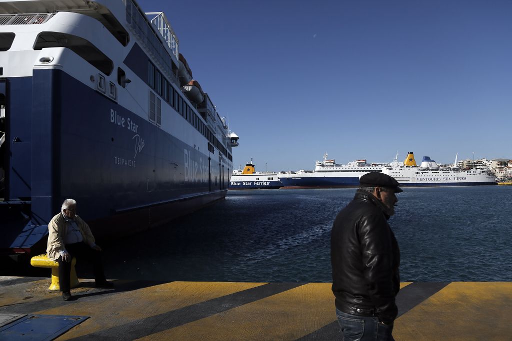 Δεμένα όλα τα πλοία την Πέμπτη λόγω της απεργίας της ΓΣΕΕ