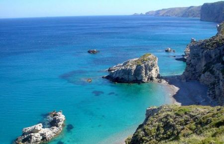 Κύθηρα: Εκτεταμένη ρύπανση στις ακτές από πετρελαιοκηλίδα