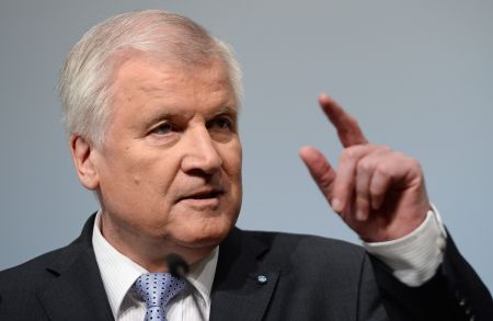 O βαυαρός πρωθυπουργός ζητά από την Μέρκελ όριο 200.000 προσφύγων