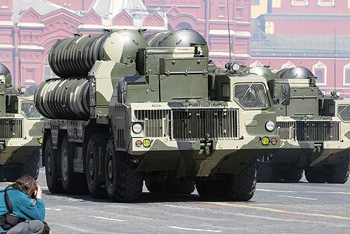 Αντιπυραυλικά συστήματα S-300 παραδίδει η Ρωσία στο Ιράν