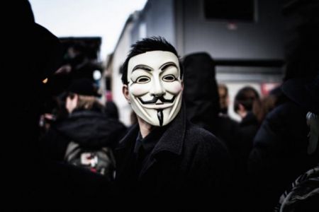 ΗΠΑ: Οι Anonymous κήρυξαν τον πόλεμο στην Κου Κλουξ Κλαν