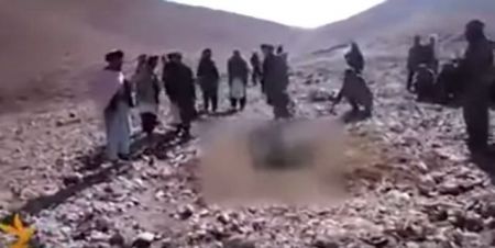 Νεαρή Αφγανή λιθοβολήθηκε μέχρι θανάτου από τους Ταλιμπάν