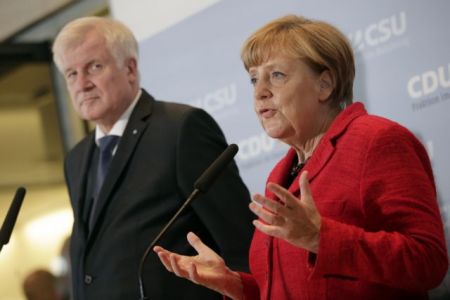 Μέρκελ: Μέτρα σε εθνικό και ευρωπαϊκό επίπεδο για το προσφυγικό