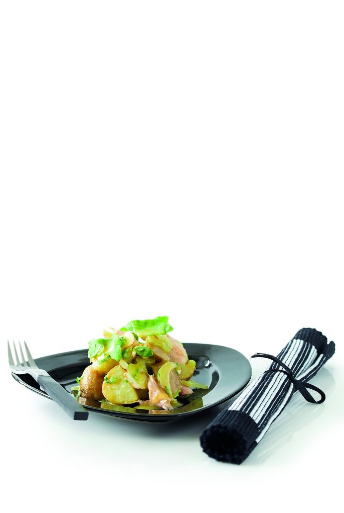 Σαλάτα με πέστροφα και φύλλα ρόκας