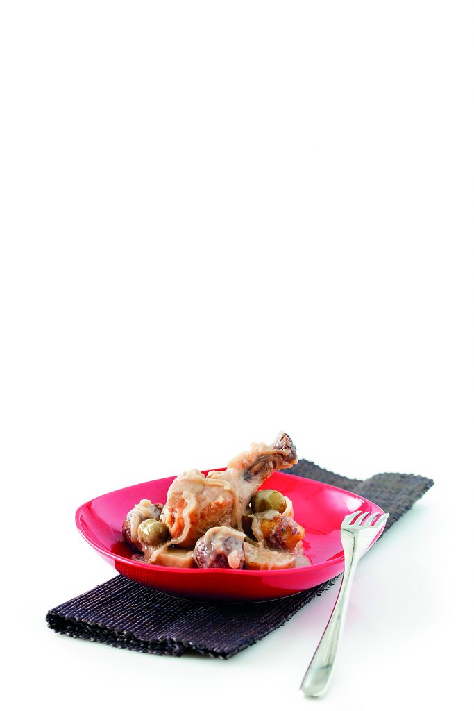 Κοτόπουλο με γλυκοπατάτες και ελιές