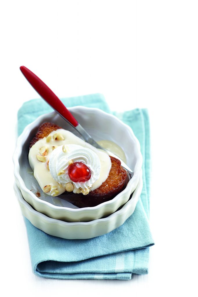 Εκμέκ με τσουρέκι και κρέμα μαστίχα