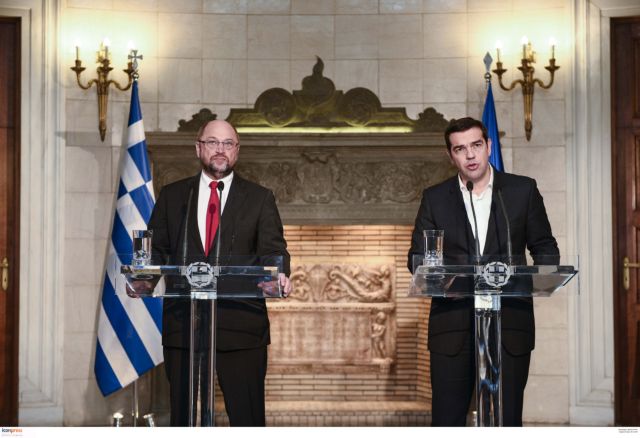 PM Tsipras “banking” on Schulz and attacks Schäuble