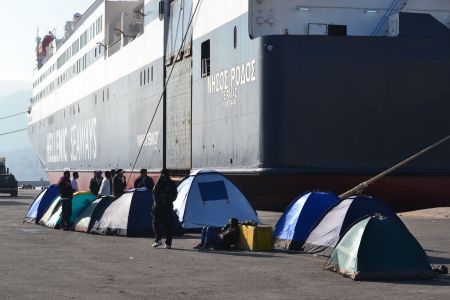 Δημιουργούνται δύο κέντρα φιλοξενίας 20.000 προσφύγων – μεταναστών σε Αθήνα και Θεσσαλονίκη