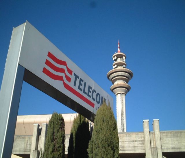 Σύγκρουση γάλλων γιγάντων για την Telecom Italia