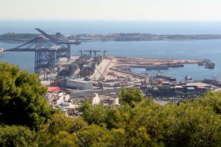 Με ταχείς ρυθμούς οι εργασίες στο δυτικό προβλήτα ΙΙΙ της Cosco