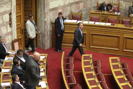 Νέες ανακοινώσεις κομμάτων για την υπόθεση Κουμουτσάκου