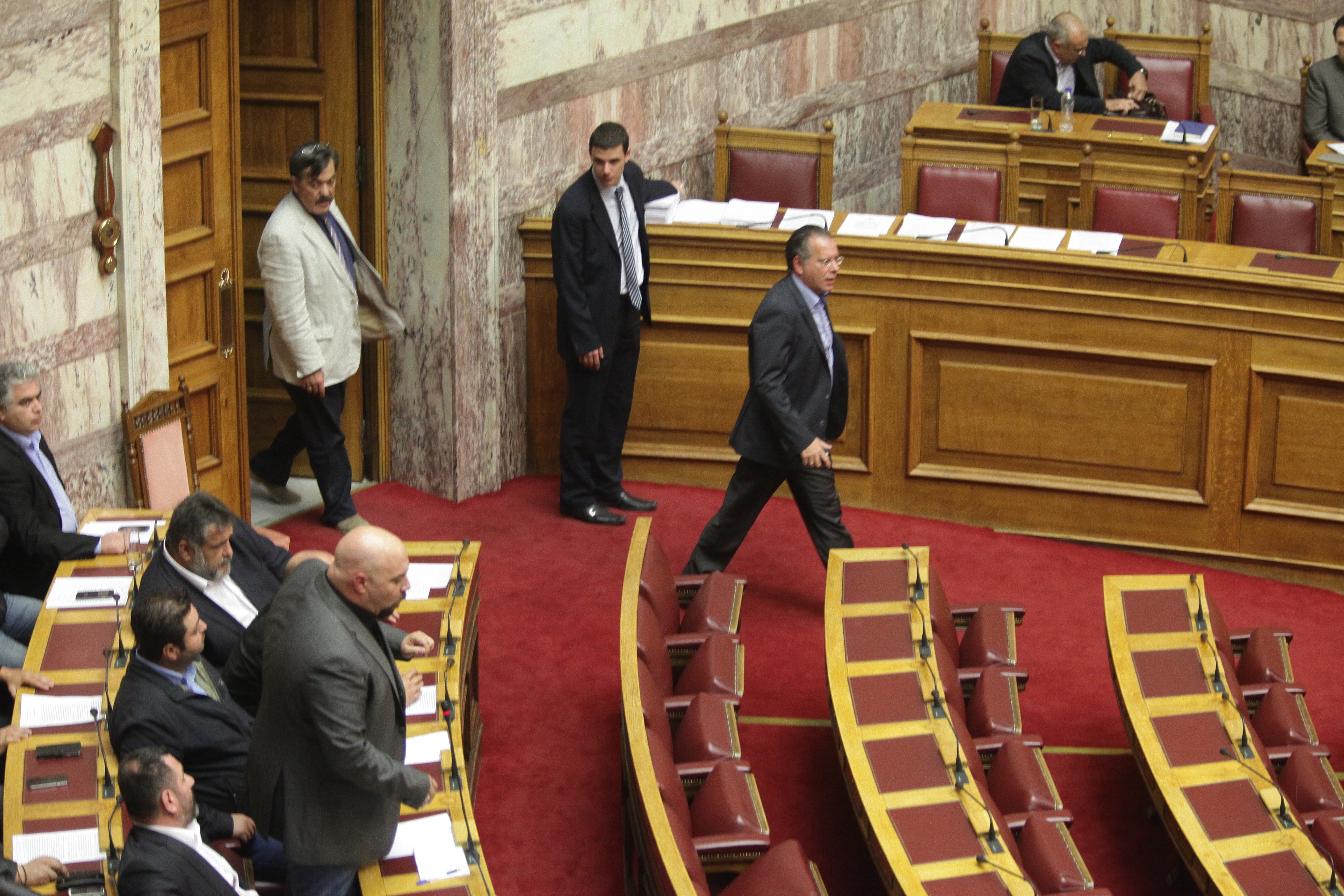 Νέες ανακοινώσεις κομμάτων για την υπόθεση Κουμουτσάκου