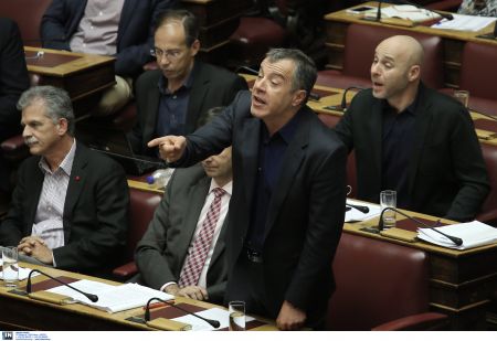 Ο Θεοδωράκης ρωτά τον Τσίπρα για τις καταγγελίες Πανούση