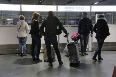 Στην Αίγυπτο παραμένουν εγκλωβισμένοι 80.000 ρώσοι τουρίστες