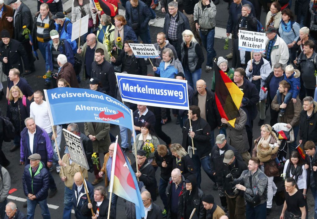 Γερμανία: Το ξενοφοβικό AfD πρώτη φορά τρίτο κόμμα στα γκάλοπ