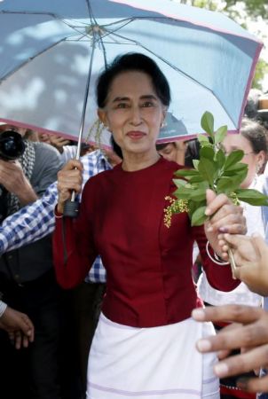 Αουνγκ Σαν Σούου Κίι: Στον δρόμο του Γκάντι και του Μάρτιν Λούθερ Κινγκ