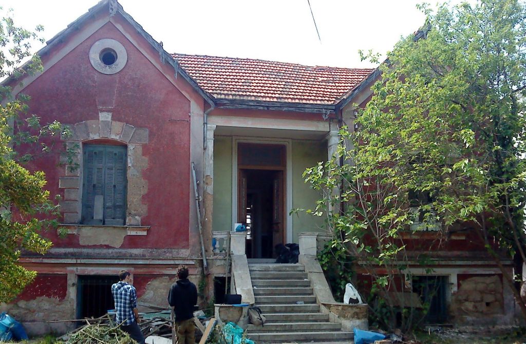 Powerful explosion at “Epavli Kouvelou” squat in Marousi