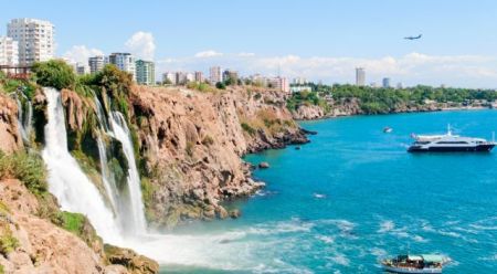 Τουρκία: υπουργός προτείνει να δίνεται η τουρκική υπηκοότητα σε όσους ξένους αγοράζουν ακίνητα υψηλής αξίας