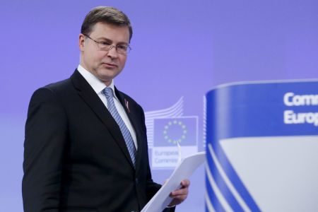 Ντομπρόβσκις: Το Ασφαλιστικό καθυστερει την αξιολόγηση