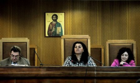 Ασάφειες και υπεκφυγές από μάρτυρα στη δίκη της Χρυσής Αυγής