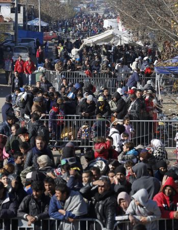 Στην κόψη του ξυραφιού κινείται η Αθήνα στο Προσφυγικό