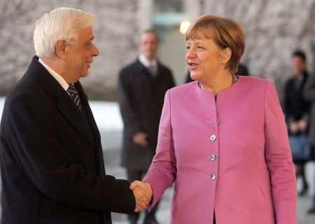 Παυλόπουλος προς Μέρκελ: Θα τηρήσουμε τις δεσμεύσεις μας