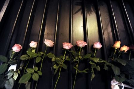 ΥΠΕΞ: Οι Έλληνες είναι στο πλευρό του αδελφού γαλλικού λαού