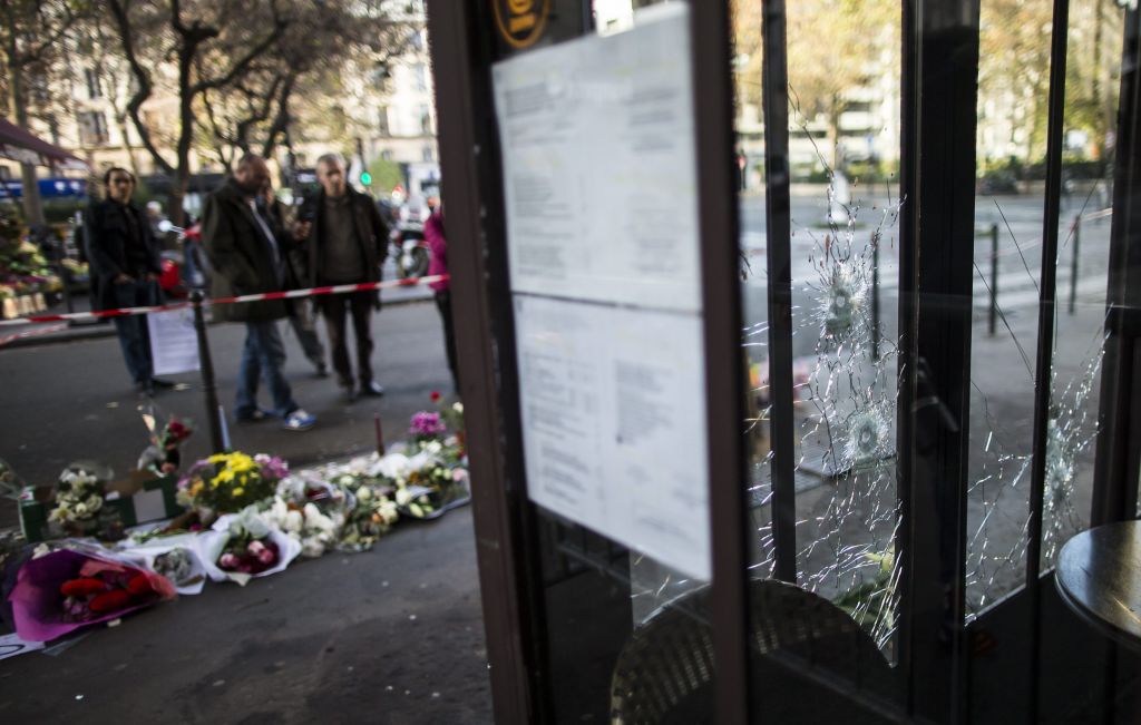 Οπλοστάσιο σε εγκαταλελειμένο αυτοκινήτο σε προάστιο του Παρισιού