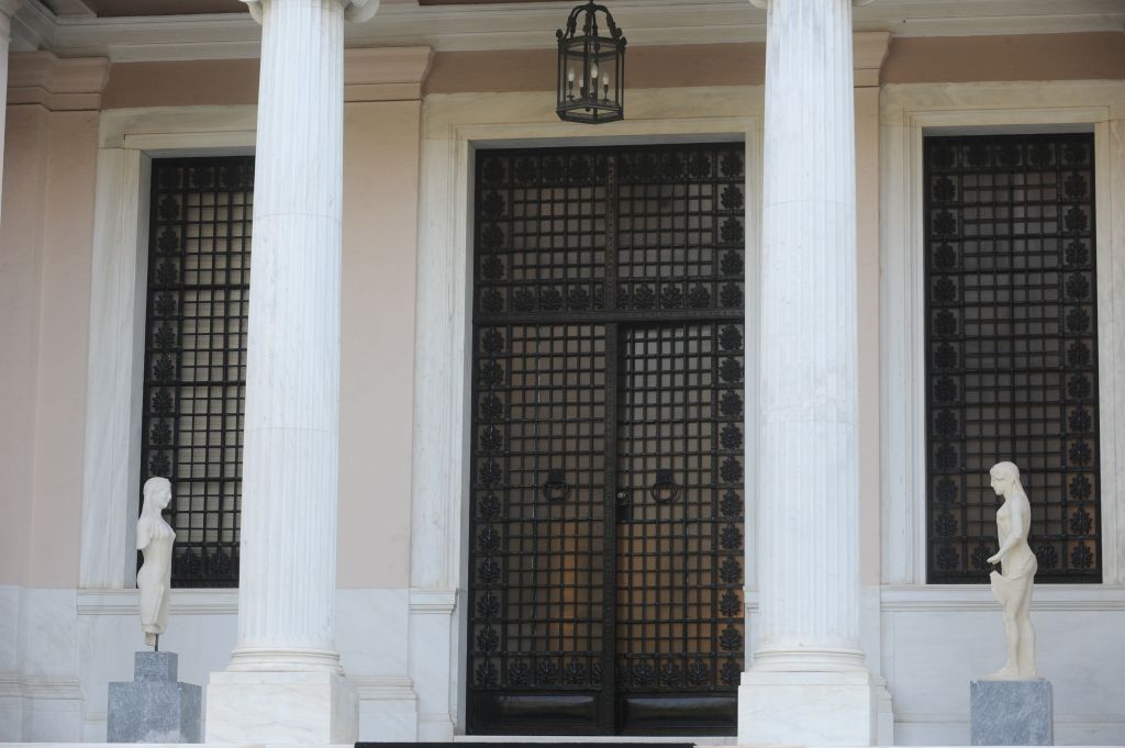 Negotiations with international creditors continue on Monday