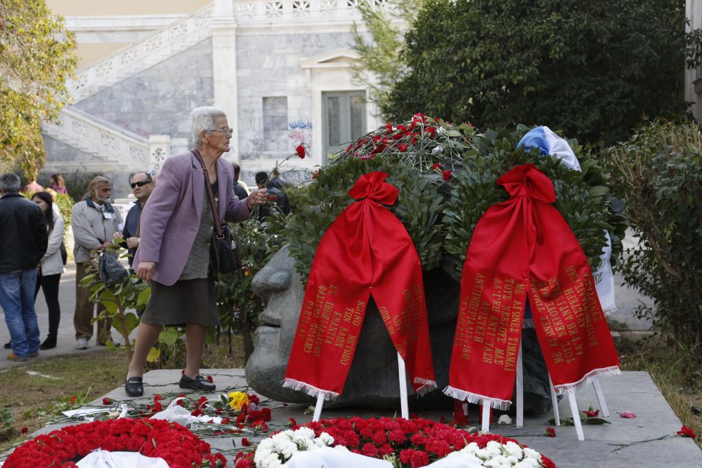 Στα χέρια ήρθαν φοιτητές και στελέχη του ΣΥΡΙΖΑ στην Πάτρα